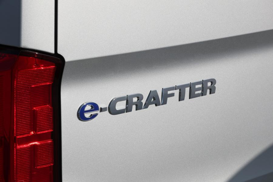 Логотип Volkswagen e-Crafter High Roof Van 2018 года  (WW) (фото 11 из 40)